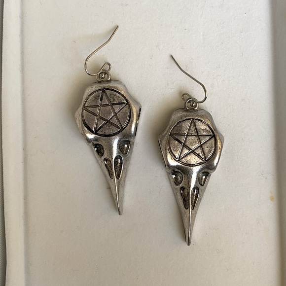 Jewelry - 🪶 Silver Pewter Raven Skull Pentacle Earrings 🪶